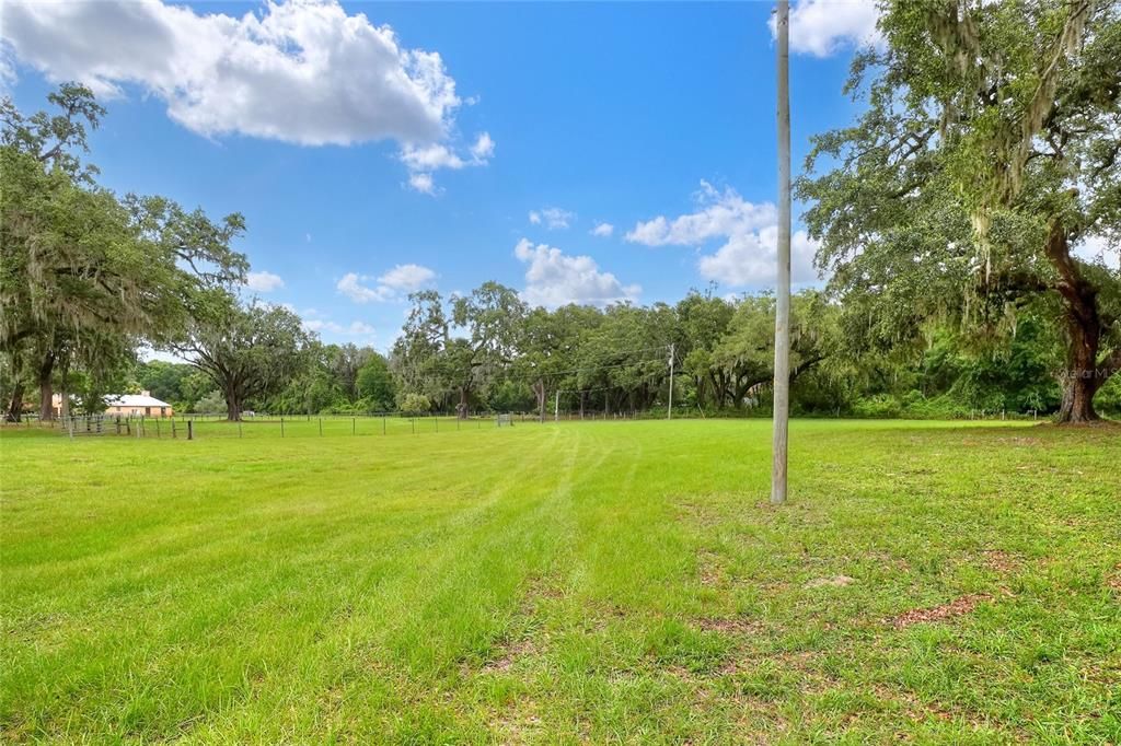 待售: $399,900 (13.41 acres)