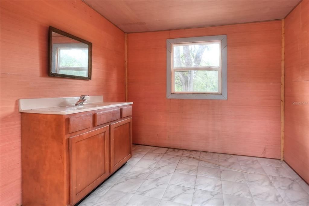 待售: $399,900 (13.41 acres)