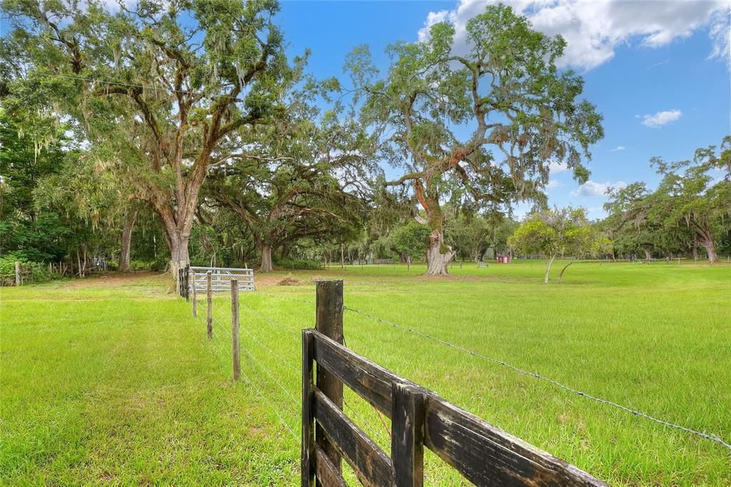 待售: $399,900 (13.41 acres)