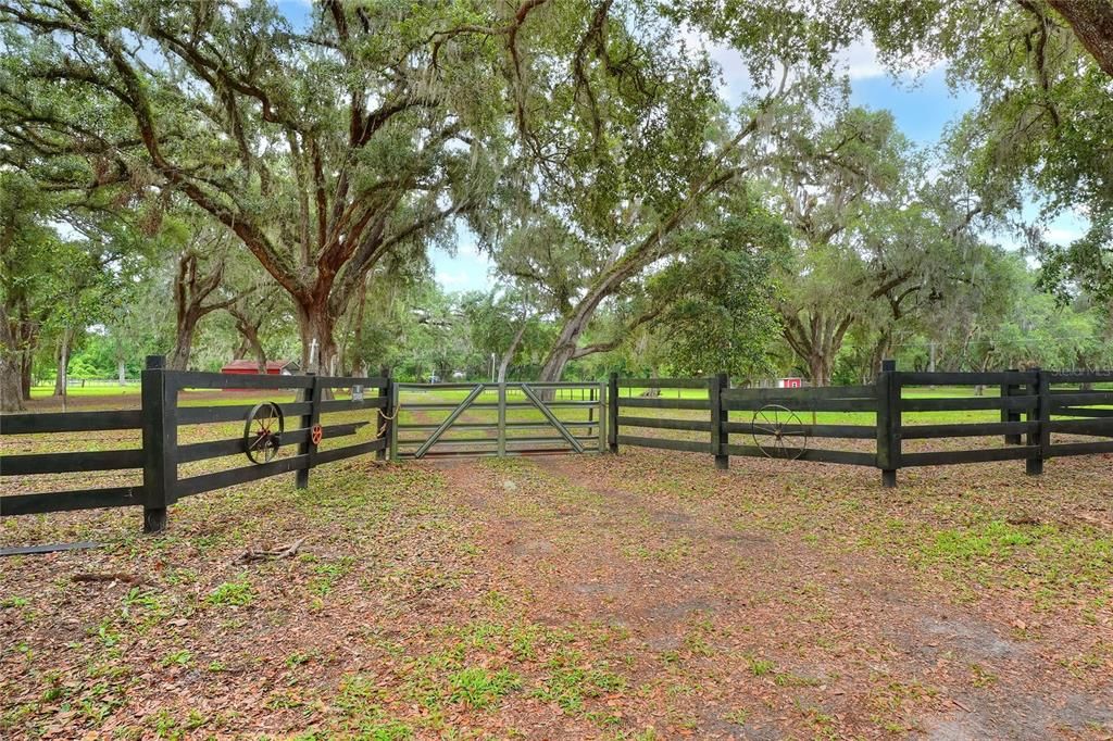 待售: $399,900 (13.41 acres)