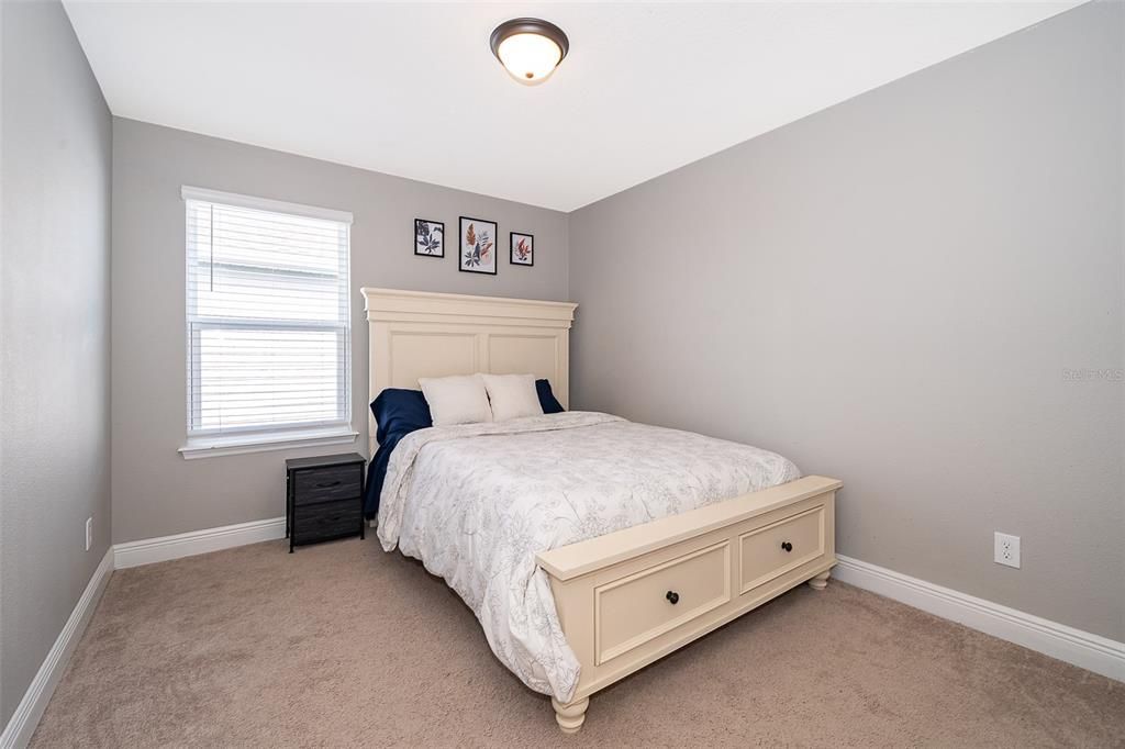 待售: $575,000 (5 贝兹, 2 浴室, 2424 平方英尺)