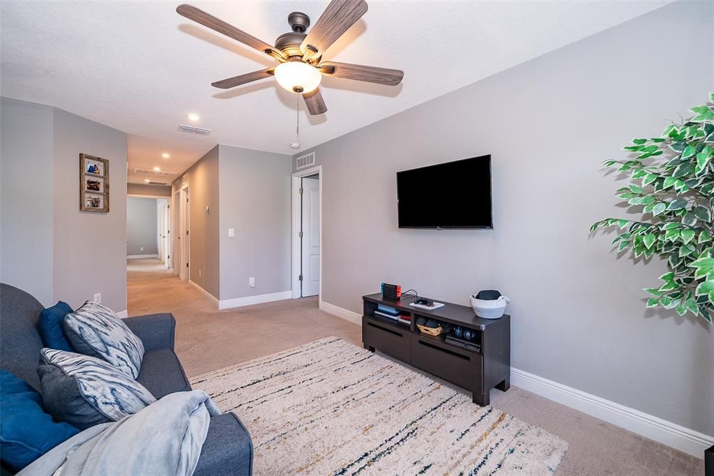 待售: $575,000 (5 贝兹, 2 浴室, 2424 平方英尺)