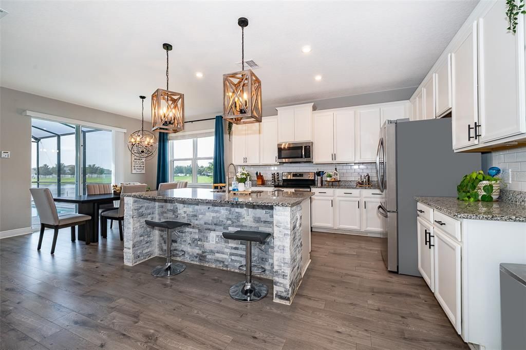 待售: $575,000 (5 贝兹, 2 浴室, 2424 平方英尺)