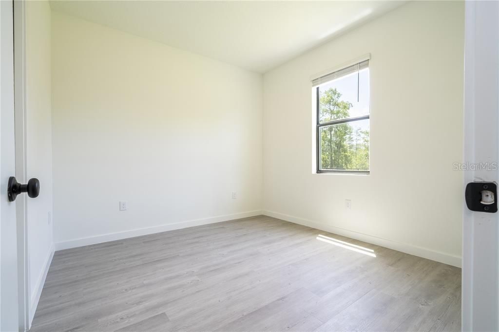 Activo con contrato: $2,150 (3 camas, 3 baños, 1375 Pies cuadrados)