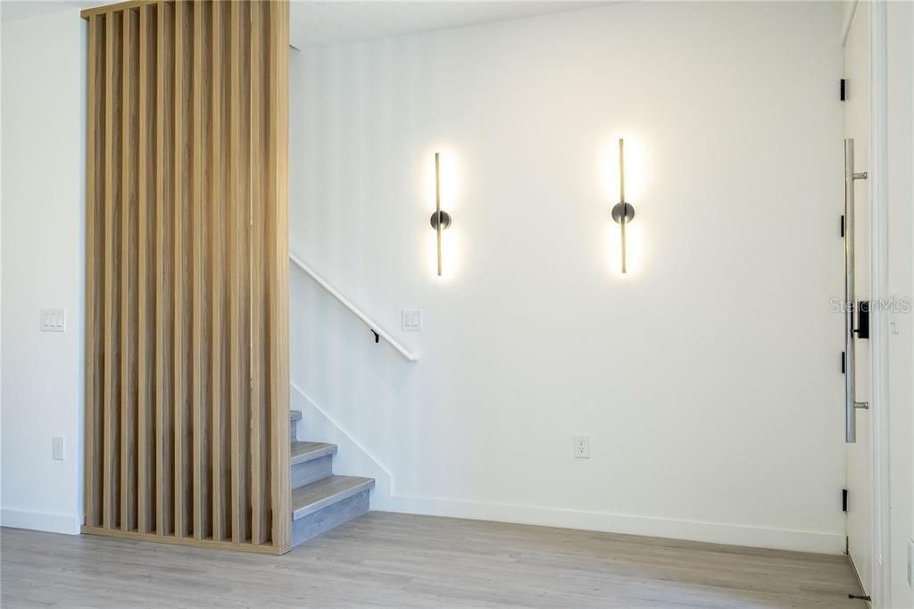 Activo con contrato: $2,150 (3 camas, 3 baños, 1375 Pies cuadrados)