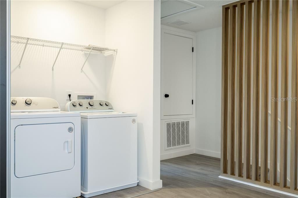 Activo con contrato: $2,150 (3 camas, 3 baños, 1375 Pies cuadrados)