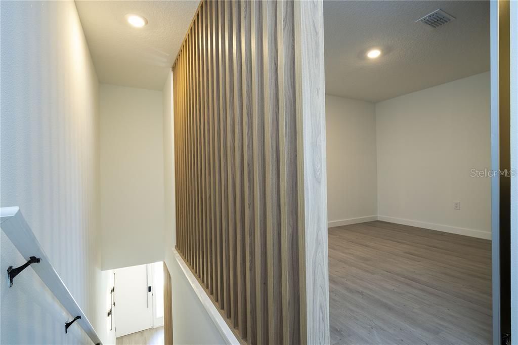 Activo con contrato: $2,150 (3 camas, 3 baños, 1375 Pies cuadrados)