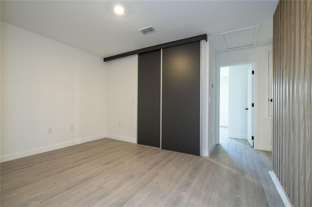 Activo con contrato: $2,150 (3 camas, 3 baños, 1375 Pies cuadrados)