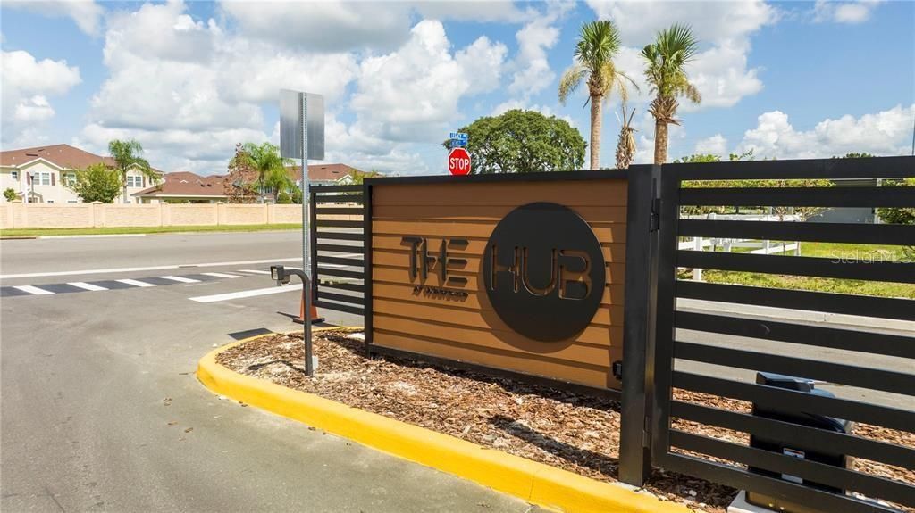 Activo con contrato: $2,150 (3 camas, 3 baños, 1375 Pies cuadrados)