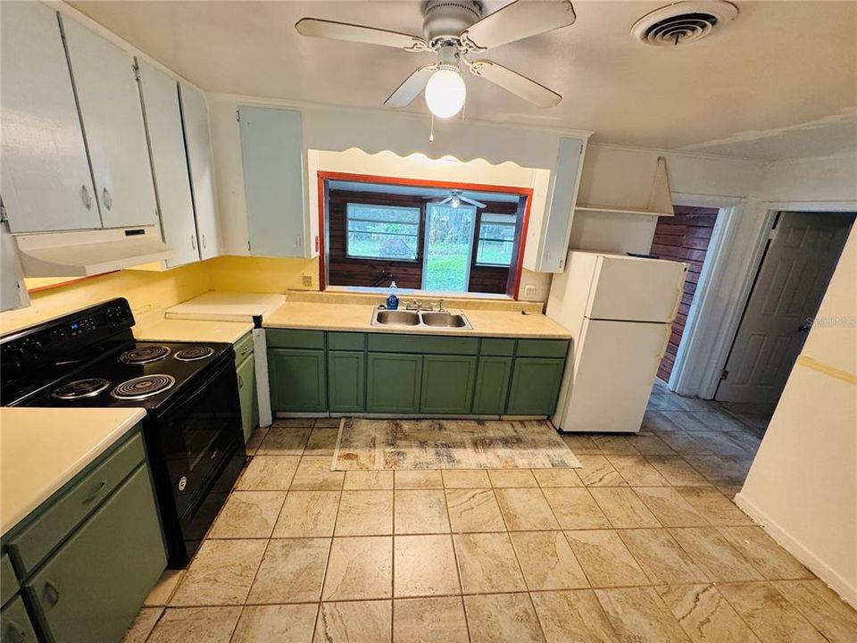 Activo con contrato: $180,000 (3 camas, 2 baños, 936 Pies cuadrados)