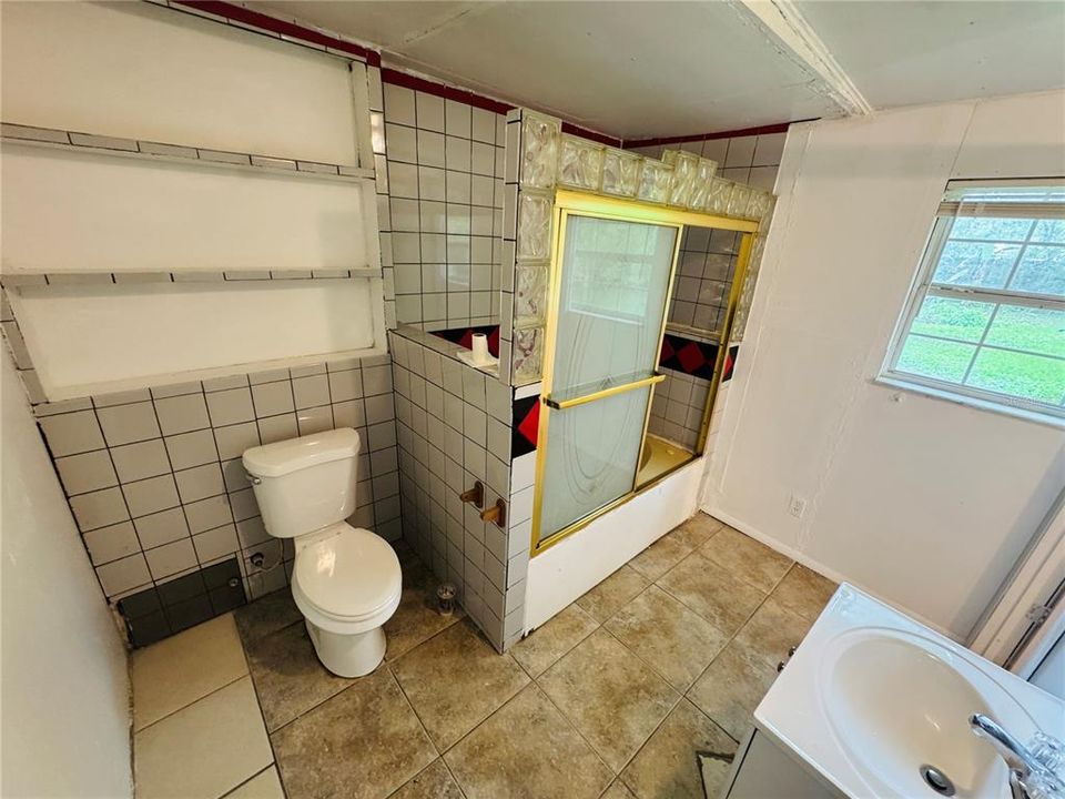 Activo con contrato: $180,000 (3 camas, 2 baños, 936 Pies cuadrados)