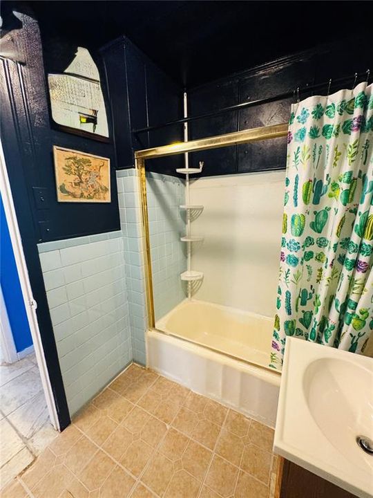 Activo con contrato: $180,000 (3 camas, 2 baños, 936 Pies cuadrados)