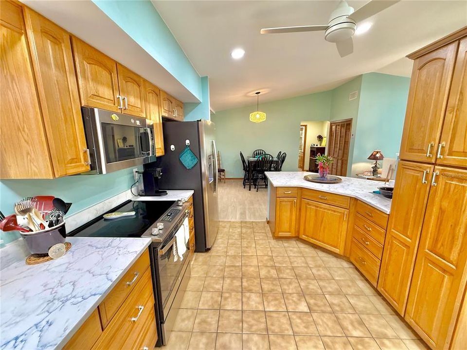 Activo con contrato: $674,000 (2 camas, 2 baños, 1572 Pies cuadrados)