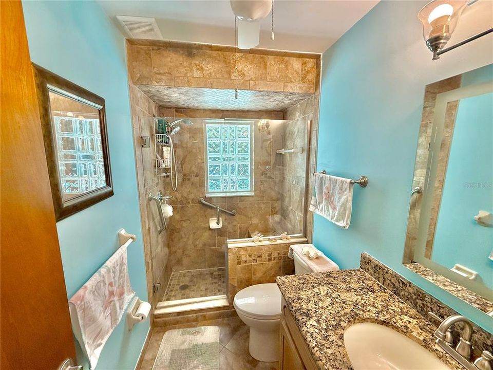 Activo con contrato: $674,000 (2 camas, 2 baños, 1572 Pies cuadrados)