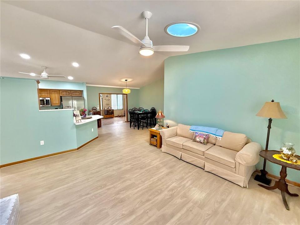 Activo con contrato: $674,000 (2 camas, 2 baños, 1572 Pies cuadrados)