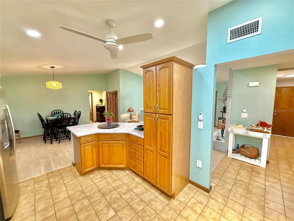 Activo con contrato: $674,000 (2 camas, 2 baños, 1572 Pies cuadrados)