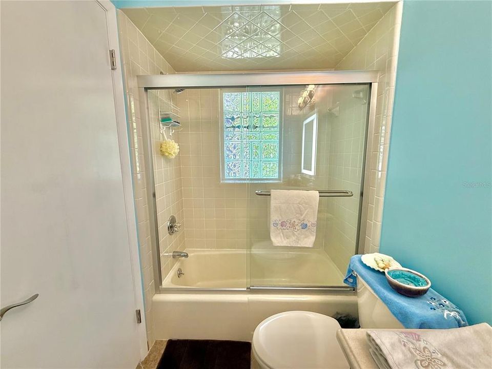 Activo con contrato: $674,000 (2 camas, 2 baños, 1572 Pies cuadrados)