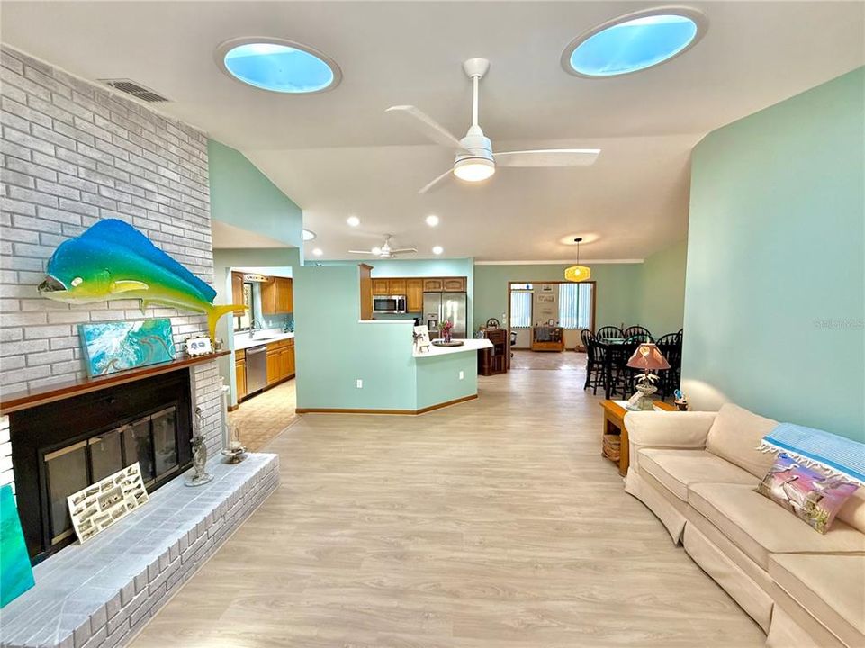 Activo con contrato: $674,000 (2 camas, 2 baños, 1572 Pies cuadrados)