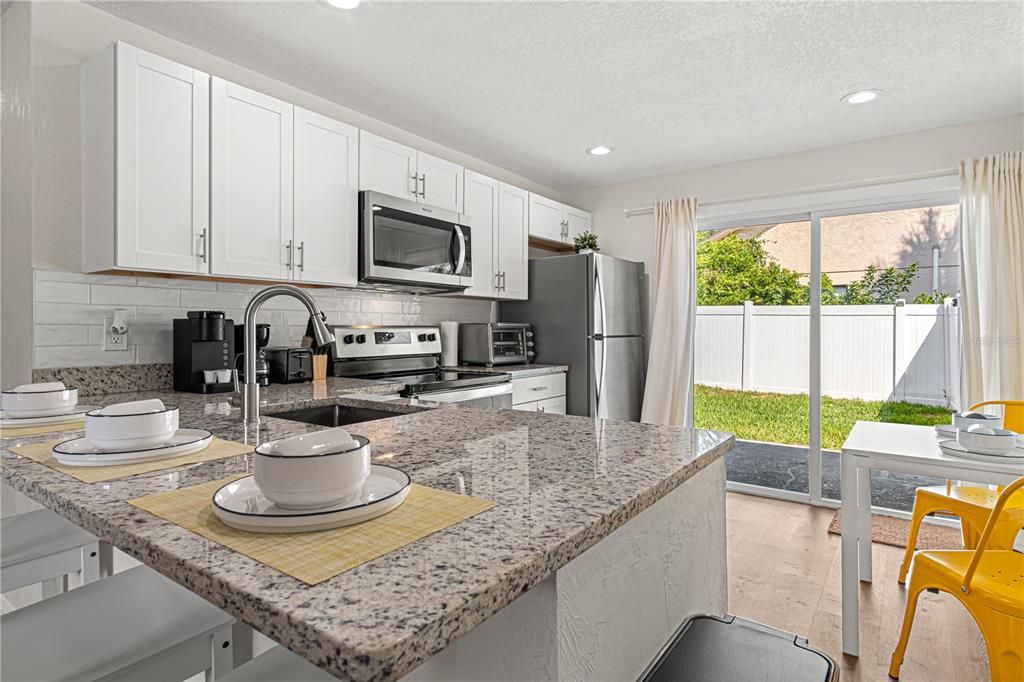 待售: $990,000 (2 贝兹, 0 浴室, 2240 平方英尺)