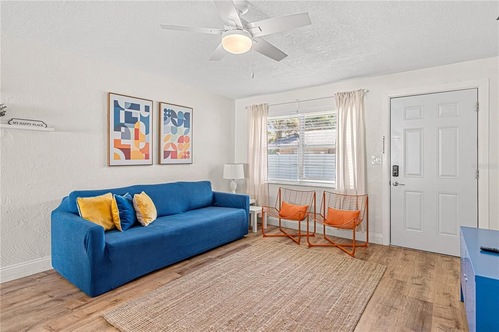 待售: $990,000 (2 贝兹, 0 浴室, 2240 平方英尺)