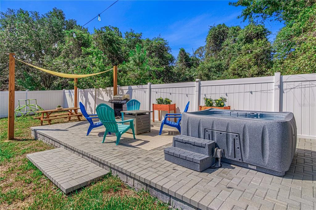 待售: $990,000 (2 贝兹, 0 浴室, 2240 平方英尺)