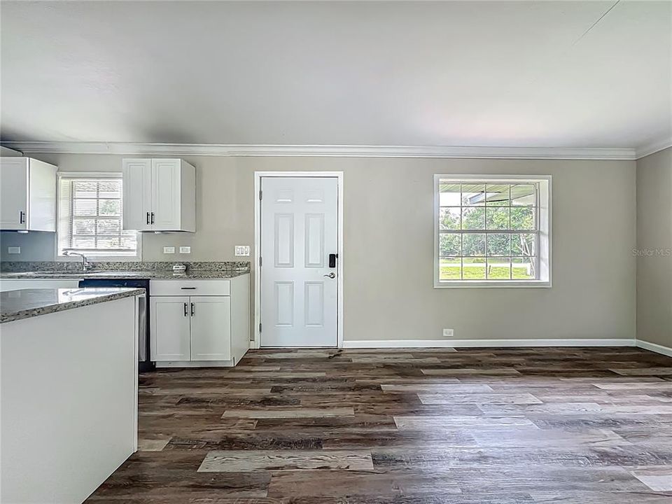 For Sale: $310,000 (3 beds, 2 baths, 1701 Square Feet)