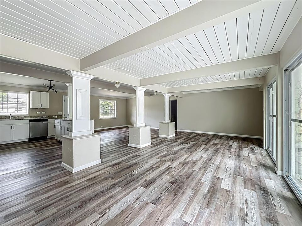 For Sale: $310,000 (3 beds, 2 baths, 1701 Square Feet)