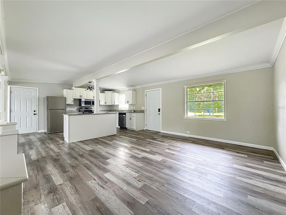 For Sale: $310,000 (3 beds, 2 baths, 1701 Square Feet)