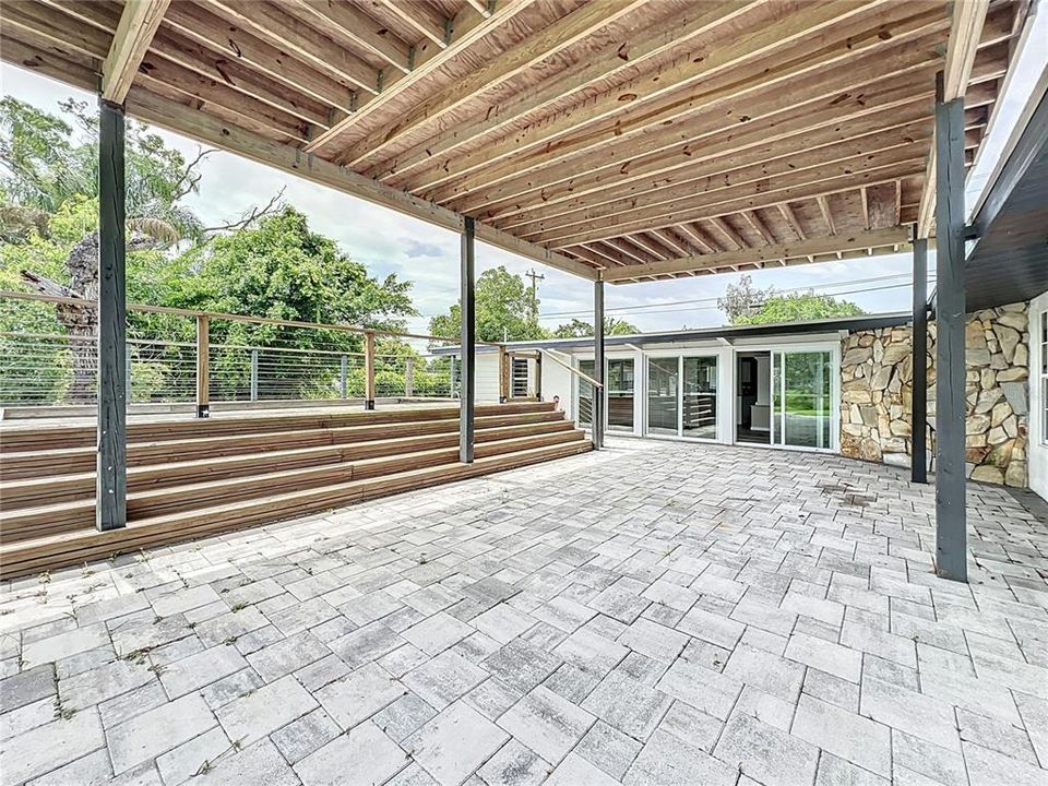 For Sale: $310,000 (3 beds, 2 baths, 1701 Square Feet)