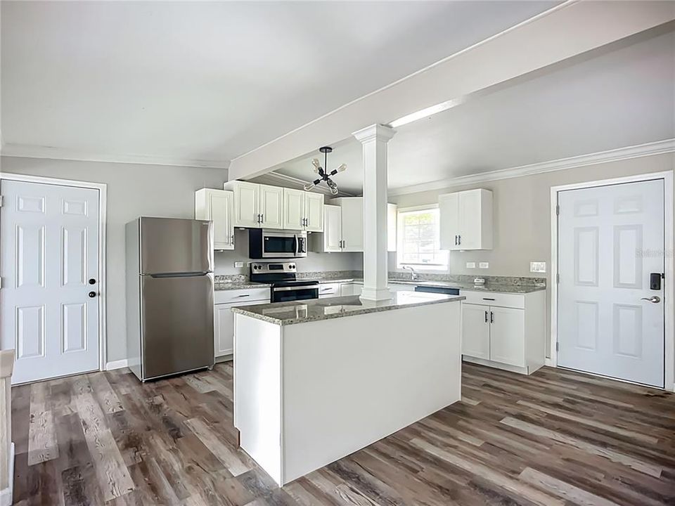 For Sale: $310,000 (3 beds, 2 baths, 1701 Square Feet)