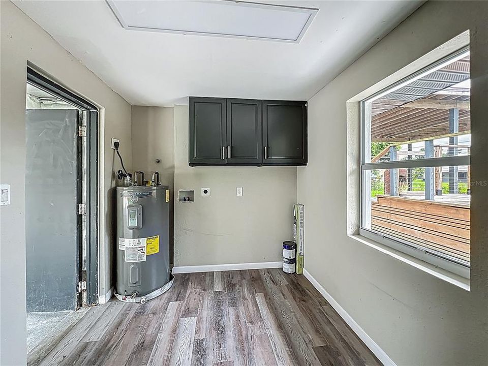 For Sale: $310,000 (3 beds, 2 baths, 1701 Square Feet)