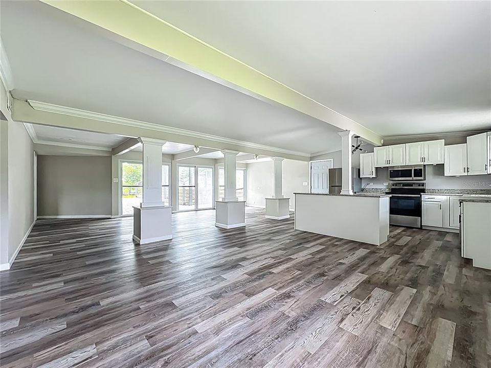 For Sale: $310,000 (3 beds, 2 baths, 1701 Square Feet)