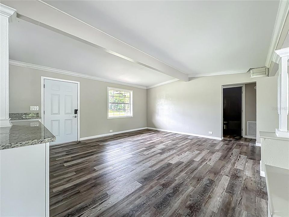 For Sale: $310,000 (3 beds, 2 baths, 1701 Square Feet)