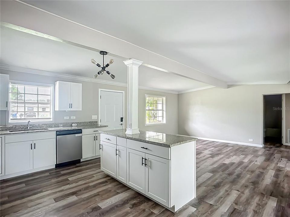 For Sale: $310,000 (3 beds, 2 baths, 1701 Square Feet)