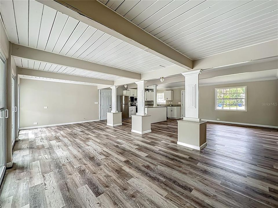 For Sale: $310,000 (3 beds, 2 baths, 1701 Square Feet)