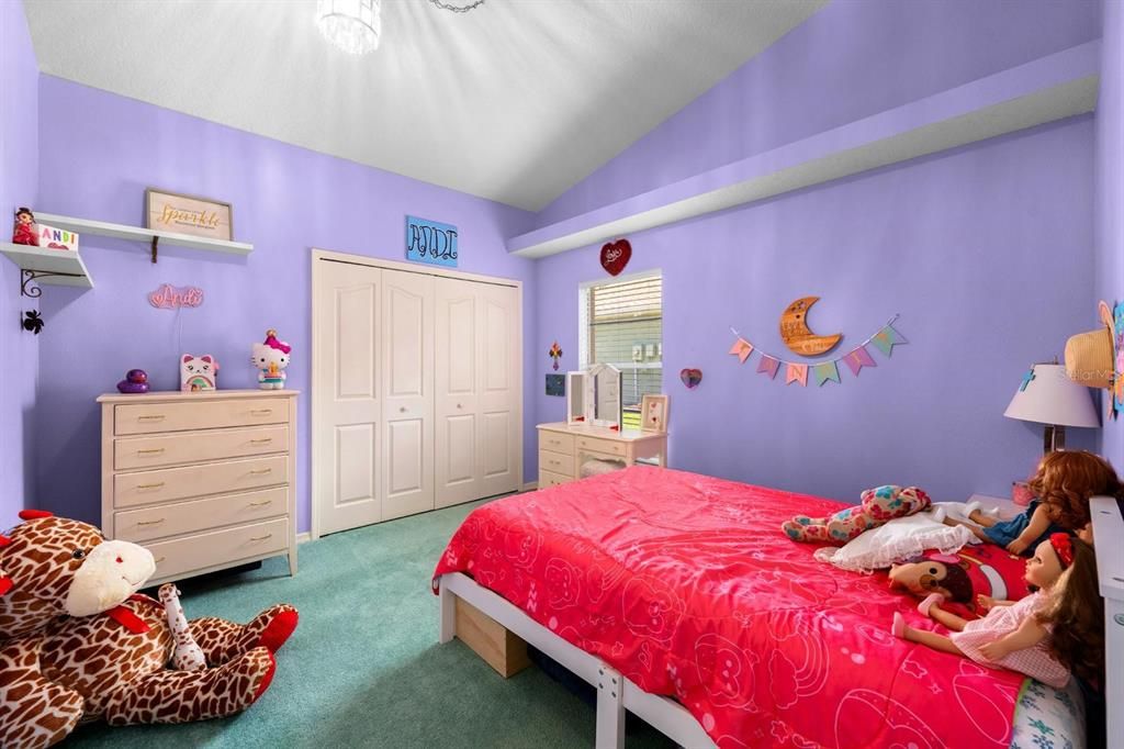 Activo con contrato: $358,000 (4 camas, 2 baños, 1881 Pies cuadrados)