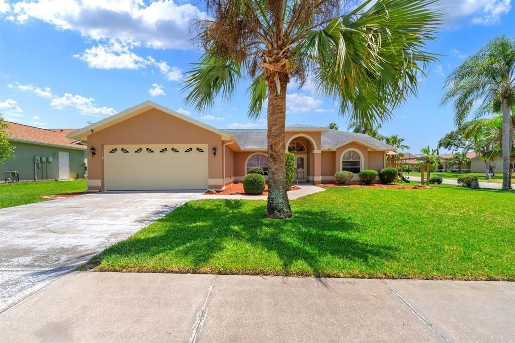 Activo con contrato: $358,000 (4 camas, 2 baños, 1881 Pies cuadrados)