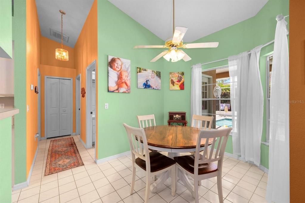 Activo con contrato: $358,000 (4 camas, 2 baños, 1881 Pies cuadrados)