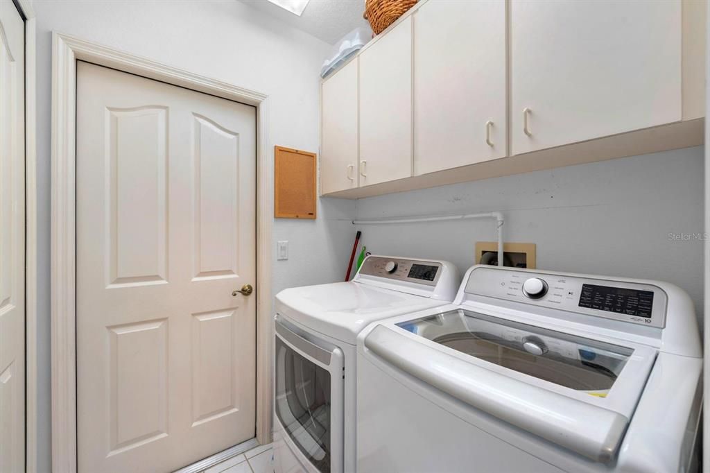 Activo con contrato: $358,000 (4 camas, 2 baños, 1881 Pies cuadrados)