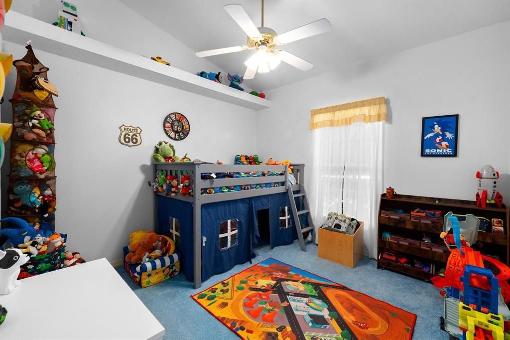 Activo con contrato: $358,000 (4 camas, 2 baños, 1881 Pies cuadrados)