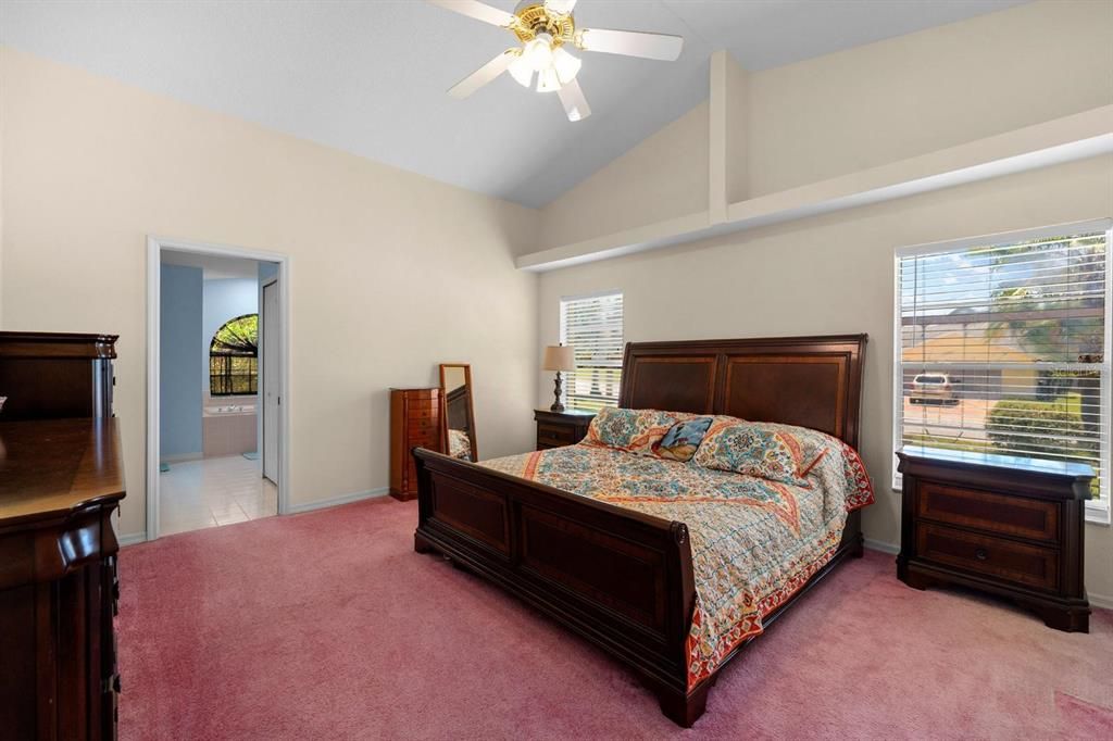 Activo con contrato: $358,000 (4 camas, 2 baños, 1881 Pies cuadrados)