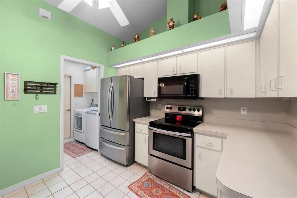 Activo con contrato: $358,000 (4 camas, 2 baños, 1881 Pies cuadrados)