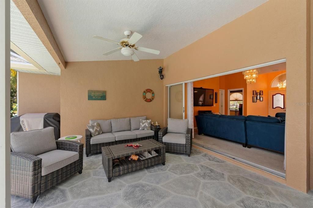 Activo con contrato: $358,000 (4 camas, 2 baños, 1881 Pies cuadrados)