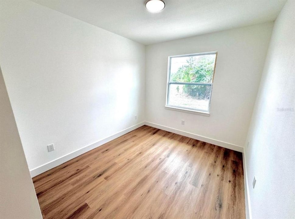 出租: $2,400 (4 贝兹, 2 浴室, 1800 平方英尺)