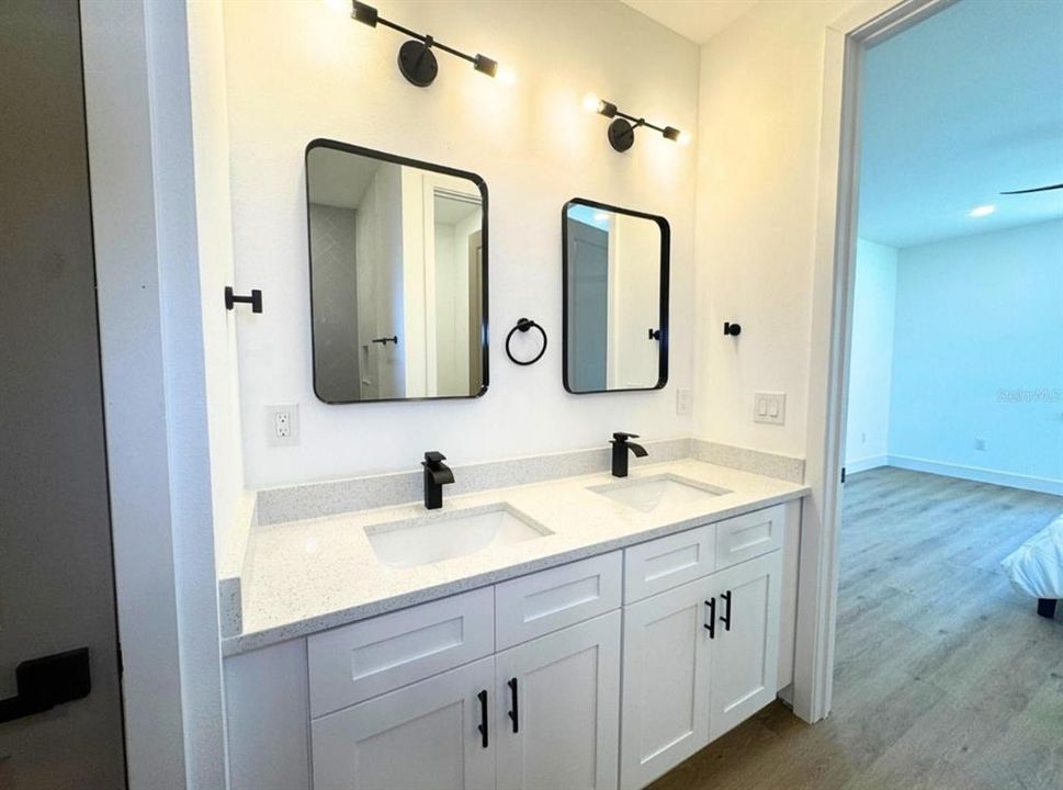 出租: $2,400 (4 贝兹, 2 浴室, 1800 平方英尺)