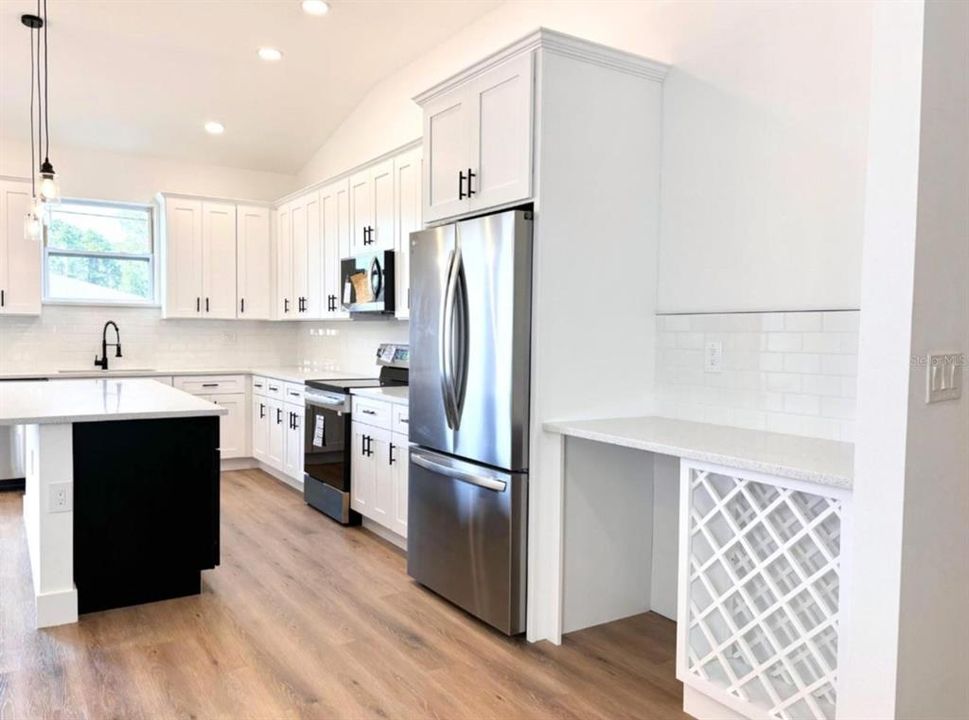 出租: $2,400 (4 贝兹, 2 浴室, 1800 平方英尺)