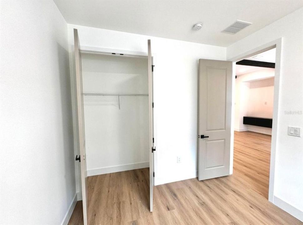 出租: $2,400 (4 贝兹, 2 浴室, 1800 平方英尺)