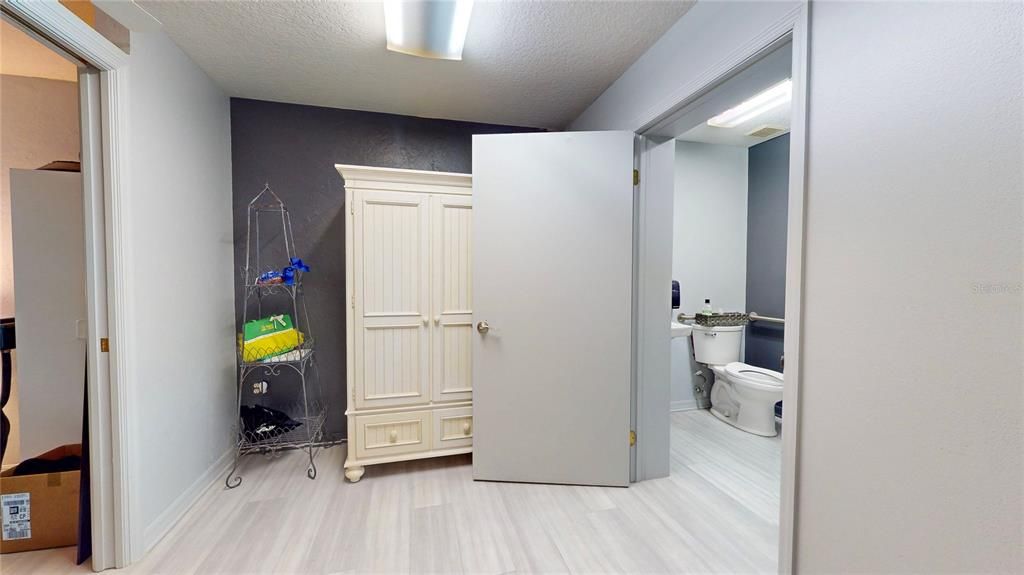 For Sale: $249,999 (0 beds, 0 baths, 1717 Square Feet)