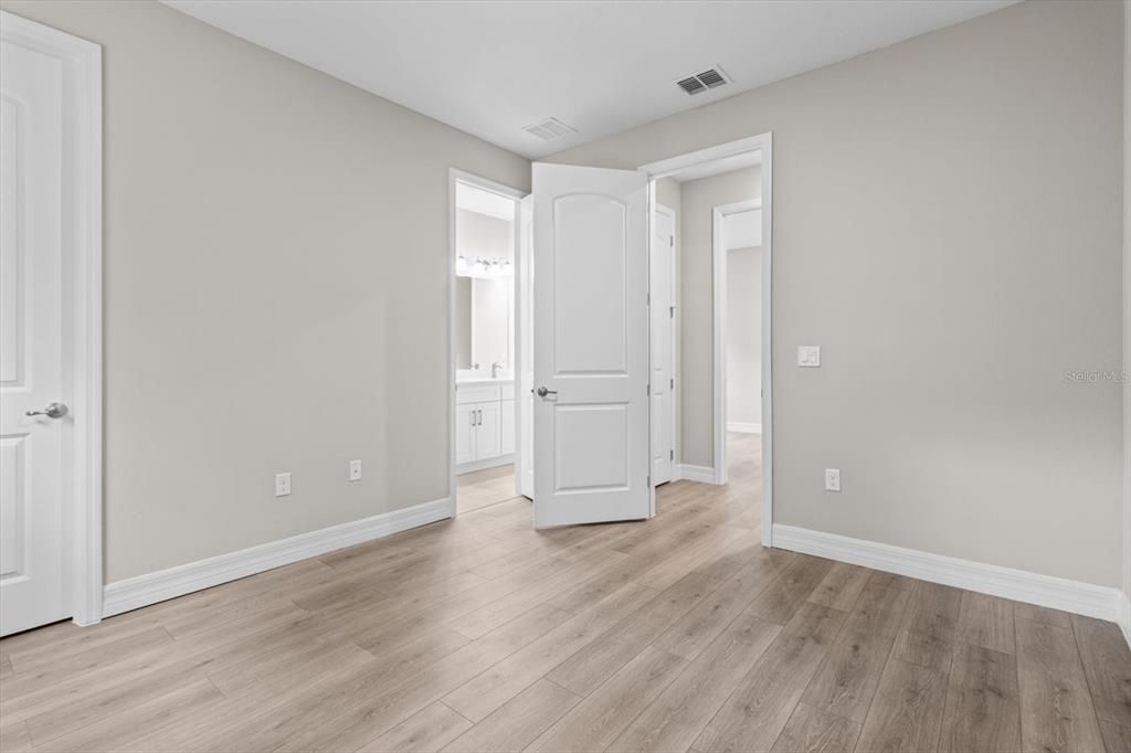 合同活跃: $600,000 (4 贝兹, 3 浴室, 2478 平方英尺)