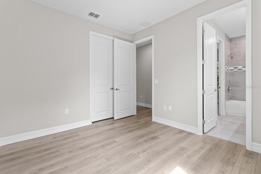 合同活跃: $600,000 (4 贝兹, 3 浴室, 2478 平方英尺)